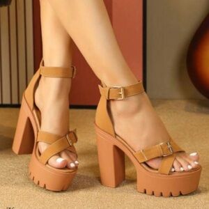 Women’s Chunky Platform Sandals in Tan